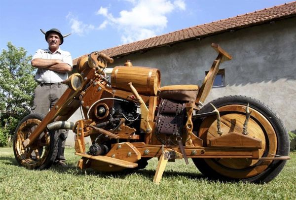 Hungarian guy builds a fully functional wooden chopper