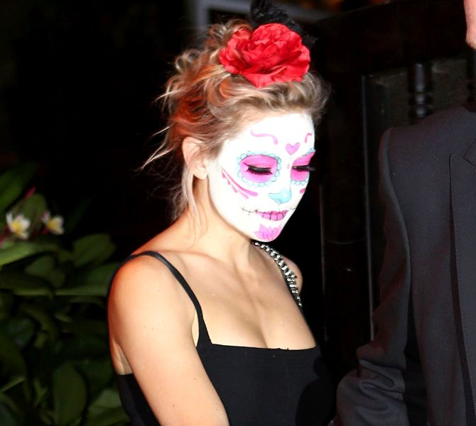 10 celebrities turn into unknowable people on Halloween 2015