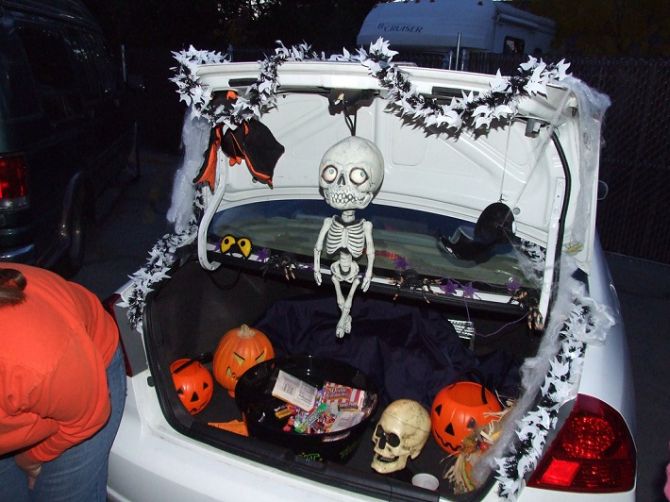 20 Boo-tiful ways to dress up your car for Halloween