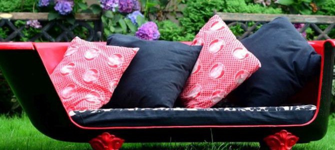 Turn your vintage claw-foot bathtub into funky sofa in 5 simple steps