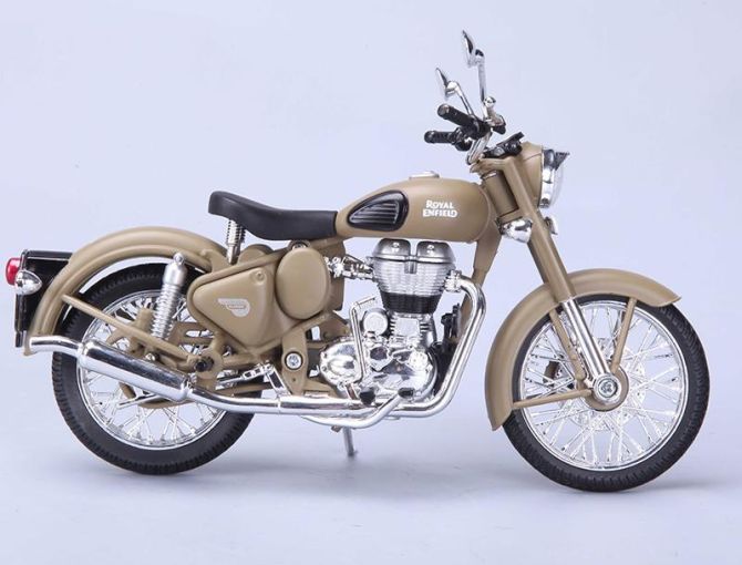 Royal Enfield Classic 500 scale model in desert storm
