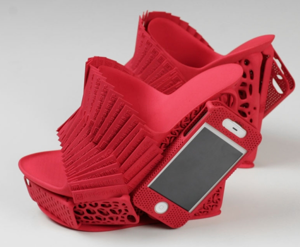 3D printed iPhone shoe by Alan Nyuyen