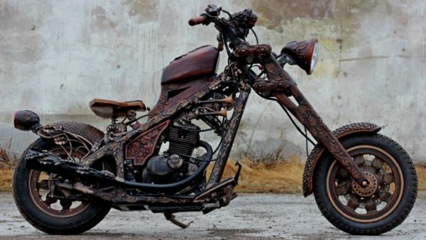 Russian artist builds wooden motorcycle with awesome carving