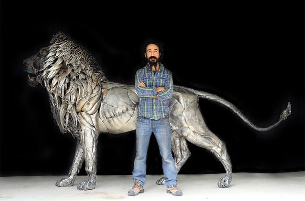 Artist Selçuk Yılmaz creates 550 pound lion sculpture from metal scraps