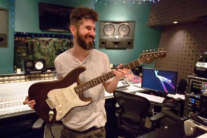 Linkin Park’s Brad Delson plays cardboard Fender Stratocaster