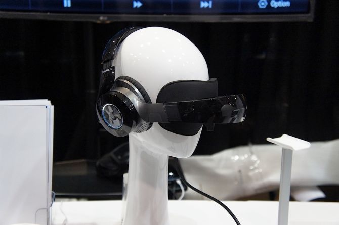 CES 2016 Royole-X foldable VR headset