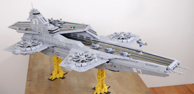 15,000 brick Lego S.H.I.E.L.D. Helicarrier