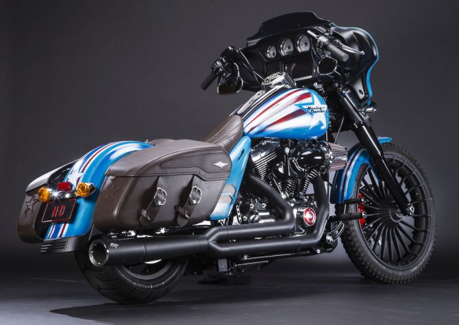 Captain America-themed Harley-Davidson Street Glide Special