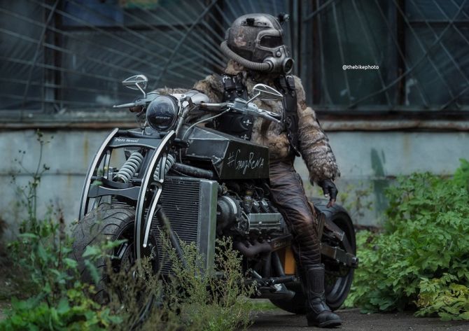 Gangrene, custom motorcycle by Artem Boldyrev