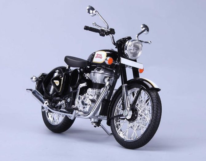 Royal Enfield Classic 500 Scale Model by Maisto