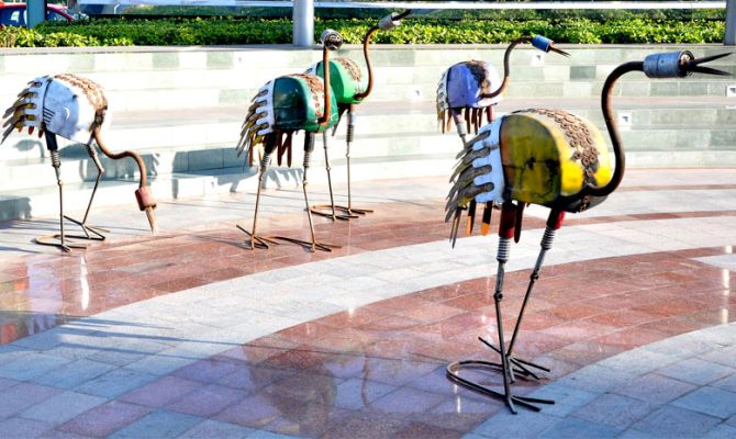 Indian artist creates metal sculptures from recycled waste
