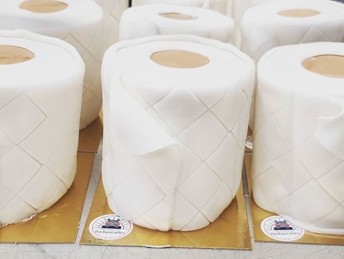 toilet paper shaped cake by The Schürener Backparadies