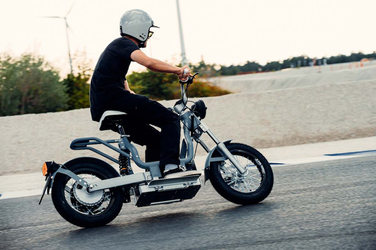 CAKE unveils customizable electric moped for city riding